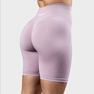 Alphalete amplify biker shorts viola